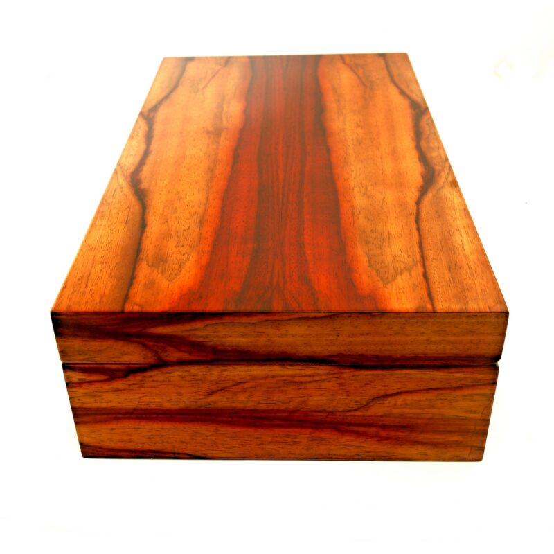 Premium Padouk wood humidor with hidden magnet under the lid