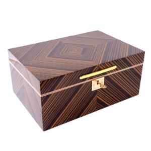 CIGAR STAR HUMIDOR