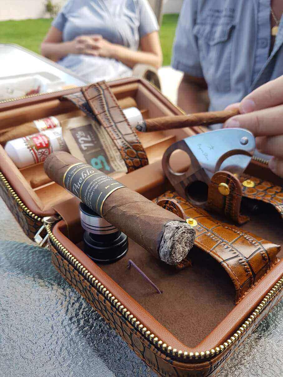 LUXURY TRAVEL HUMIDOR FOR THE CIGAR LOVER