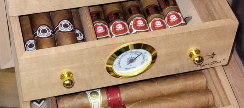 Glass top cigar humidor