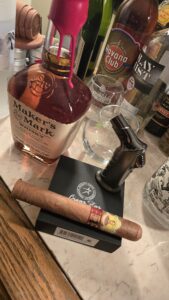 7 Best Gifts for a Cigar and Whiskey Man