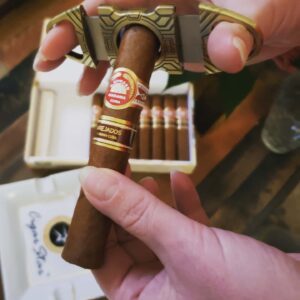 7 Best Gifts for a Cigar and Whiskey Man