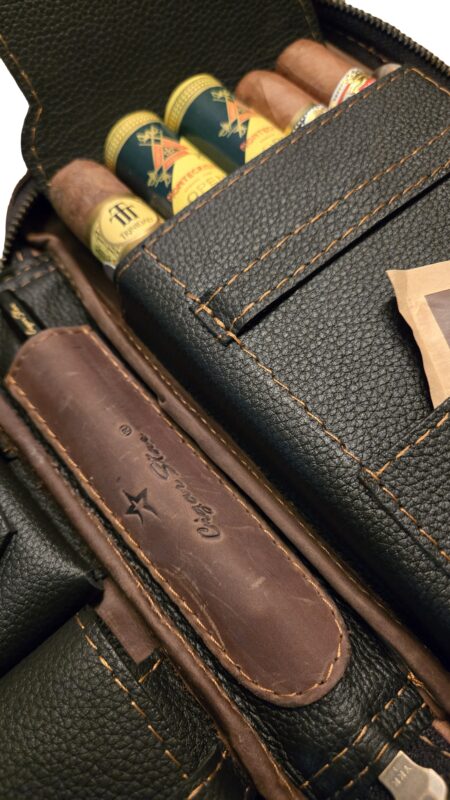 Canadian-made full-grain leather cigar case for 6 cigars
